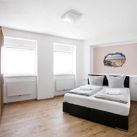 Sunlit Garden & Mountain Apartment ガルミッシュ・パルテンキルヒェン エクステリア 写真