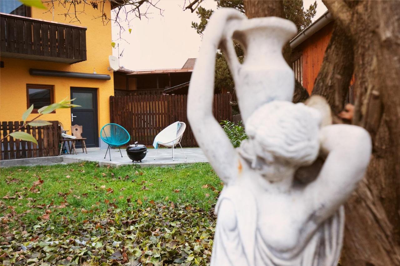 Sunlit Garden & Mountain Apartment ガルミッシュ・パルテンキルヒェン エクステリア 写真